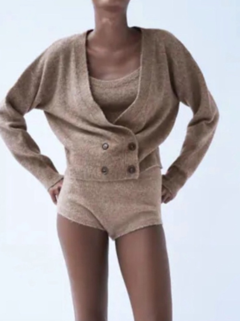 Zara KNIT SHORTS
Brown 0/3653/105/700/02